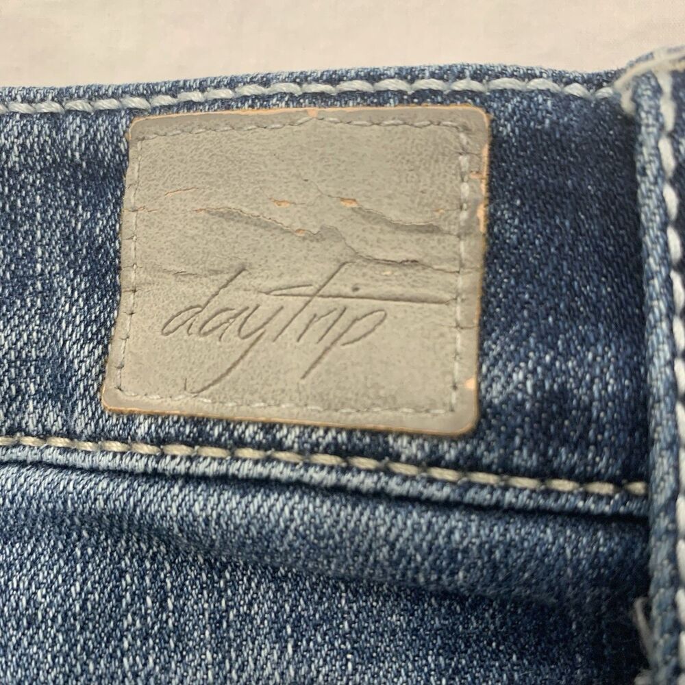 Daytrip Virgo Straight Fit Women’s 30R Med Wash Flat Pocket Stretch Distressed - Picture 16 of 16